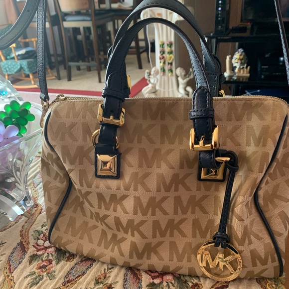 Women’s Michael Kors Purse - Picture 1 of 5